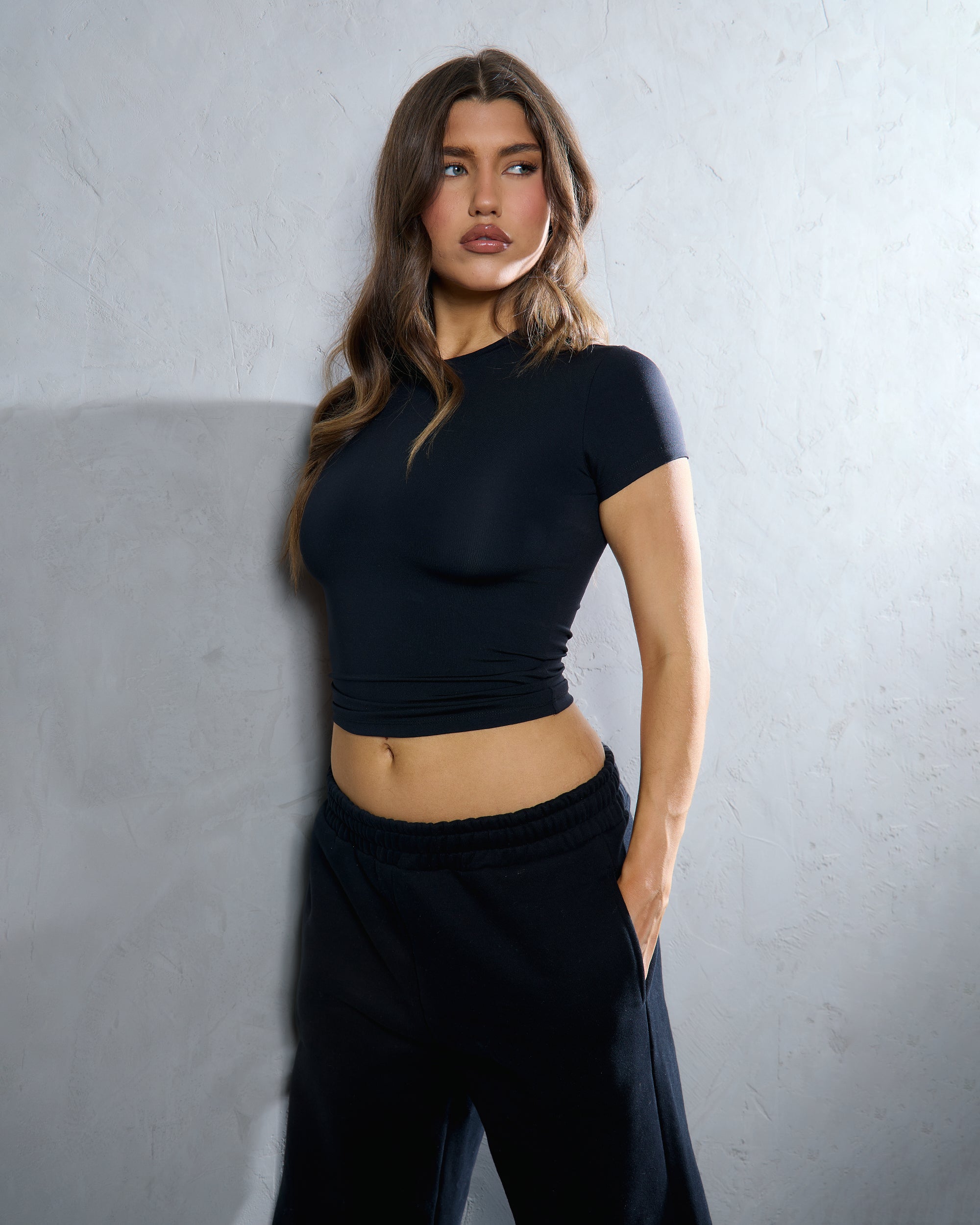 THE CONTOUR TOP - BLACK