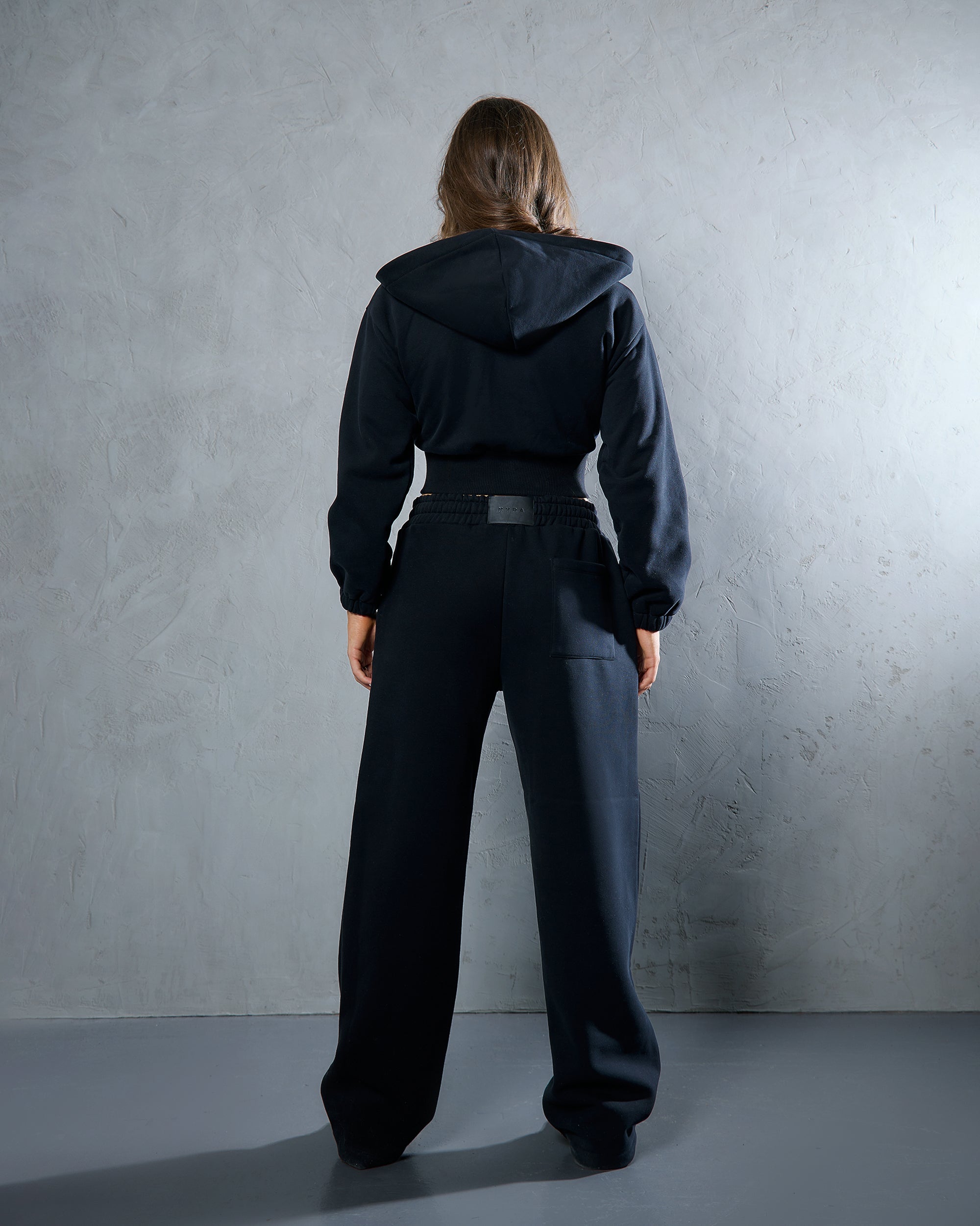 THE CORE CROPPED ZIP HOODIE - BLACK