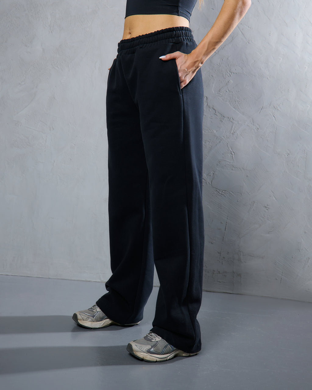 THE CORE WIDE LEG JOGGER - BLACK