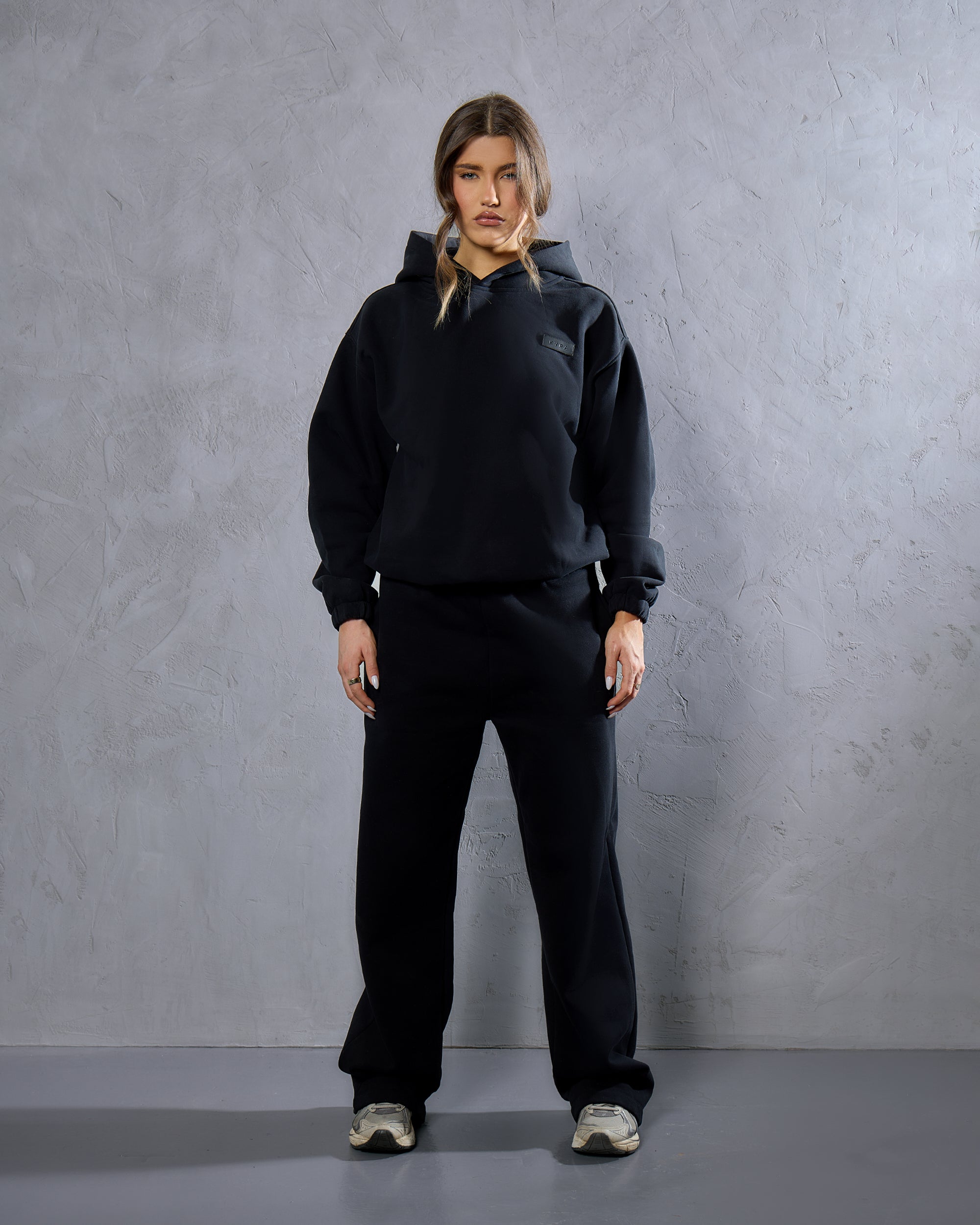 THE CORE OVERSIZED HOODIE - BLACK