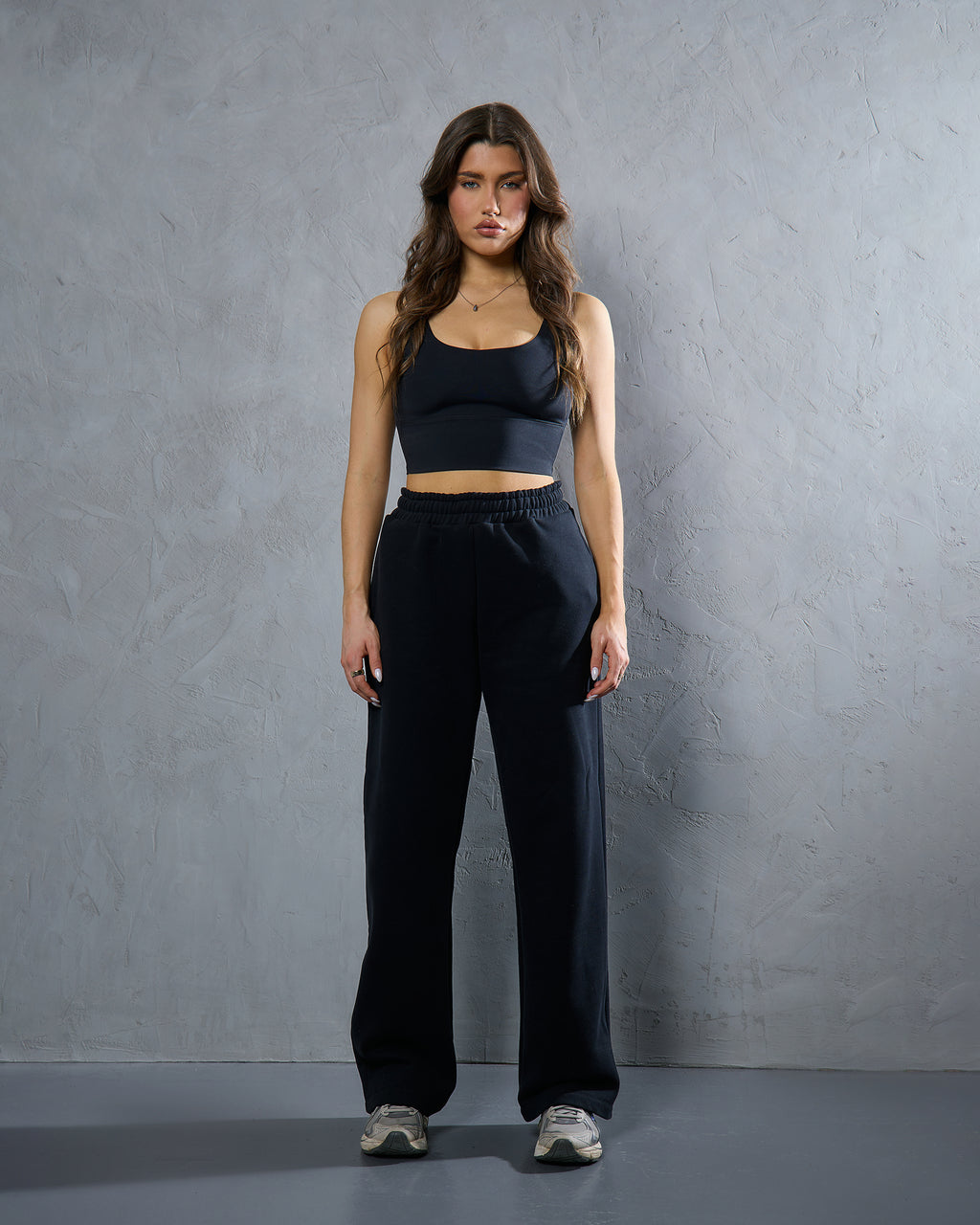 THE CONTOUR CROP TOP - BLACK