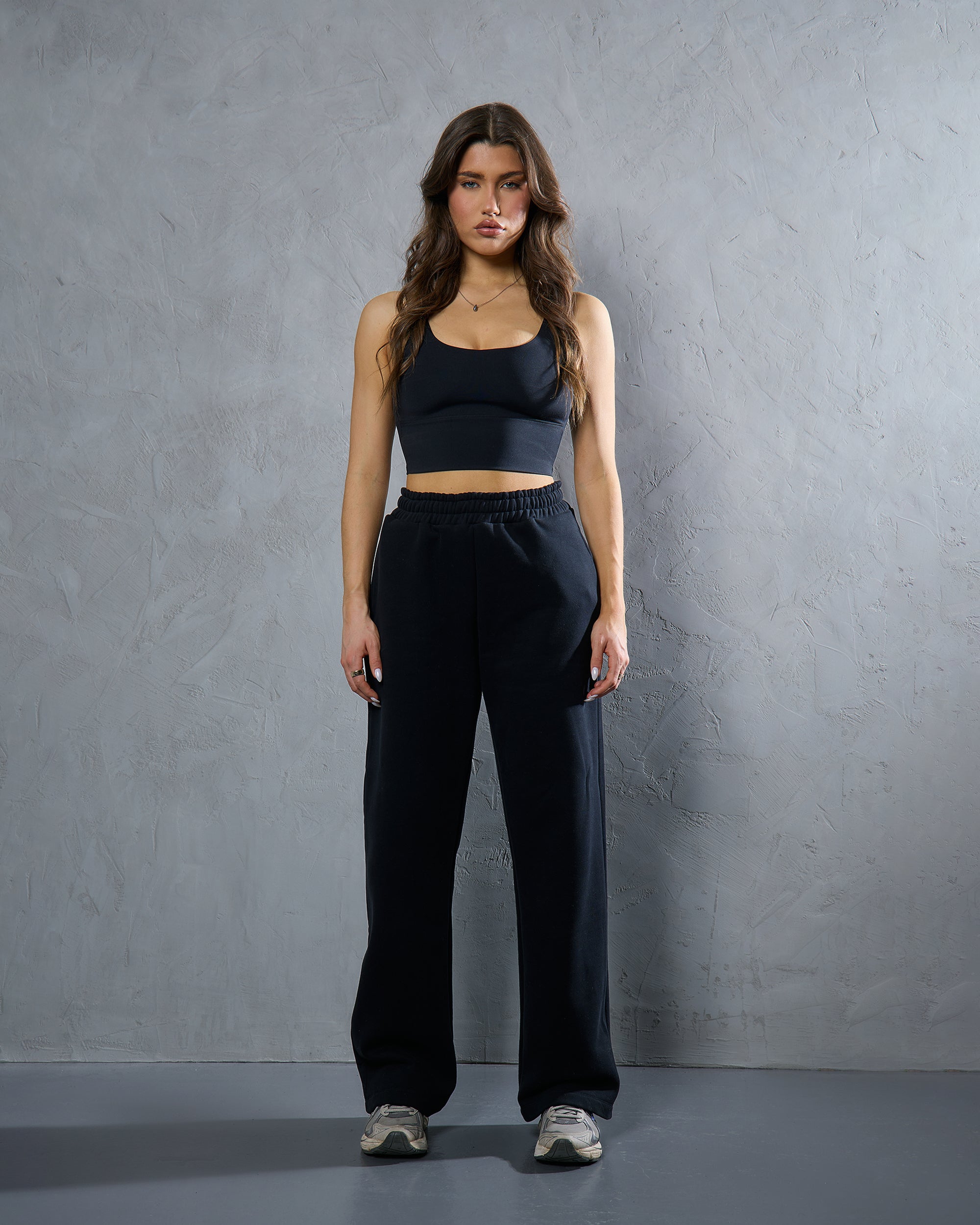 THE CONTOUR CROP TOP - BLACK