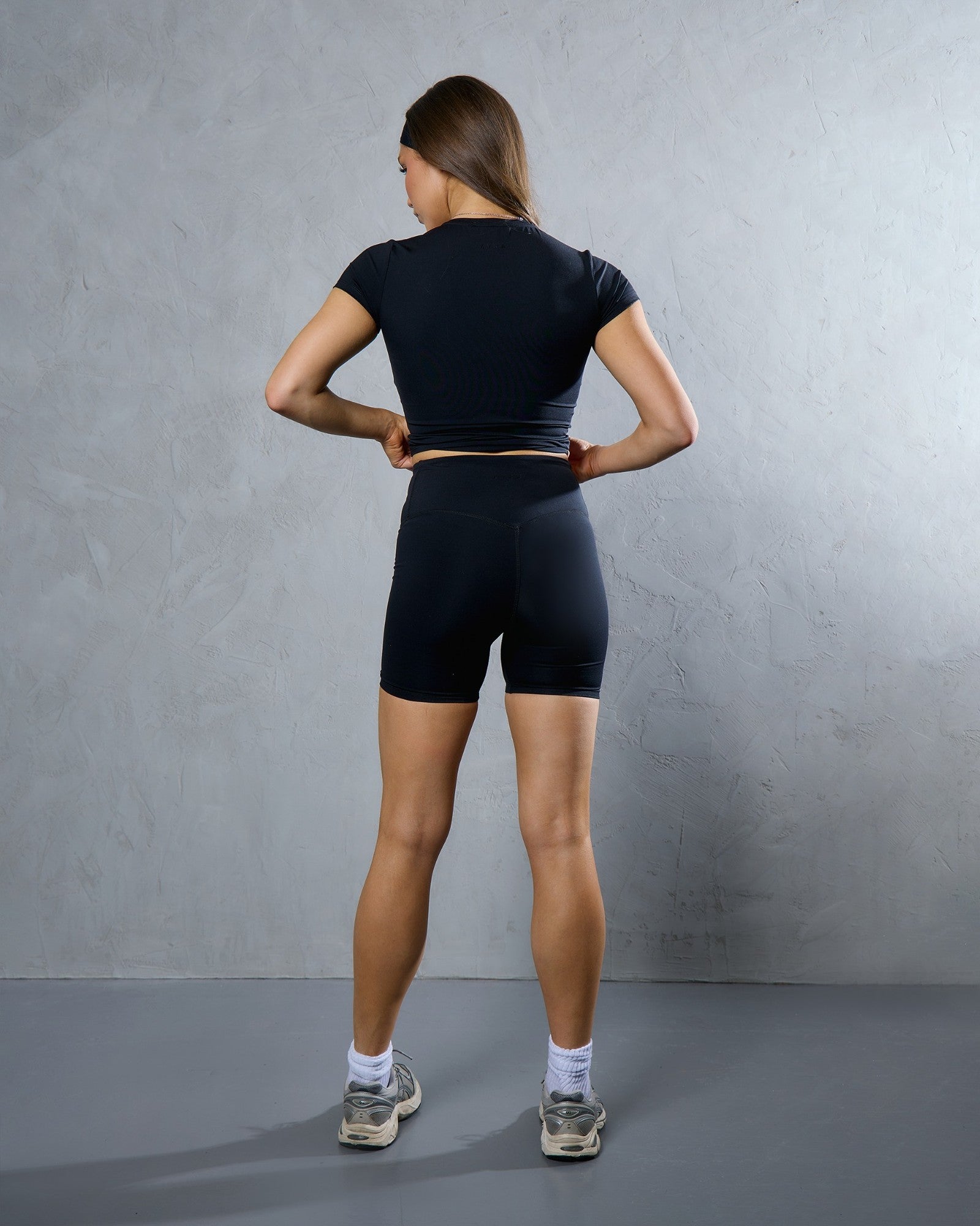 THE CONTOUR SHORTS - BLACK
